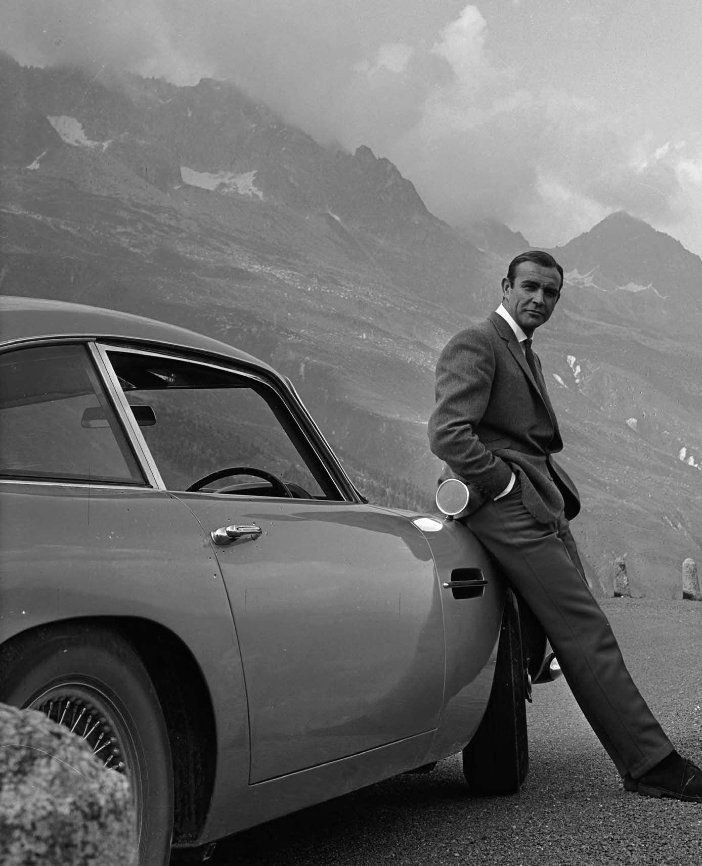 Hintsdeco Books Βιβλίο Τέχνης Βιβλίο Τέχνης Aston Martin: The DB Label Πολύχρωμο 24,5×2×29,5 cm Hintsdeco