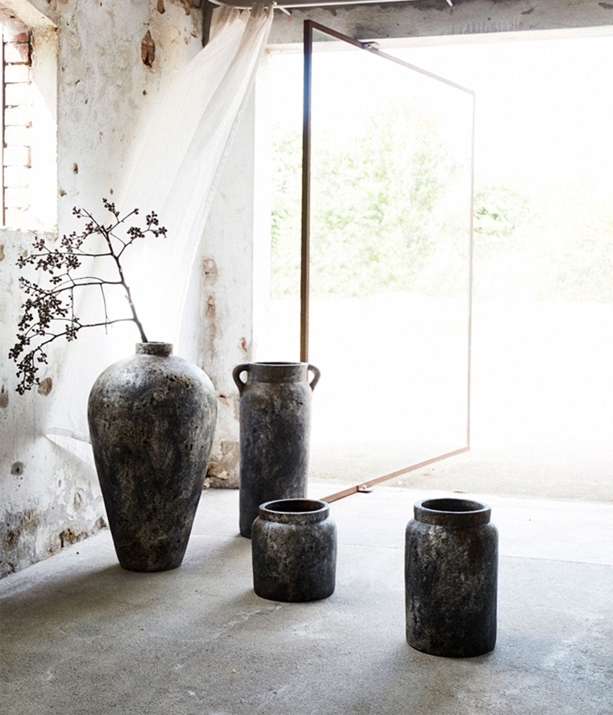 MUUBS ΒΑΖΟ ΔΑΠΕΔΟΥ Βάζο Δαπέδου JAR ECHO 100 - RUST GREY Τερακότα Ø56XH100cm MUUBS