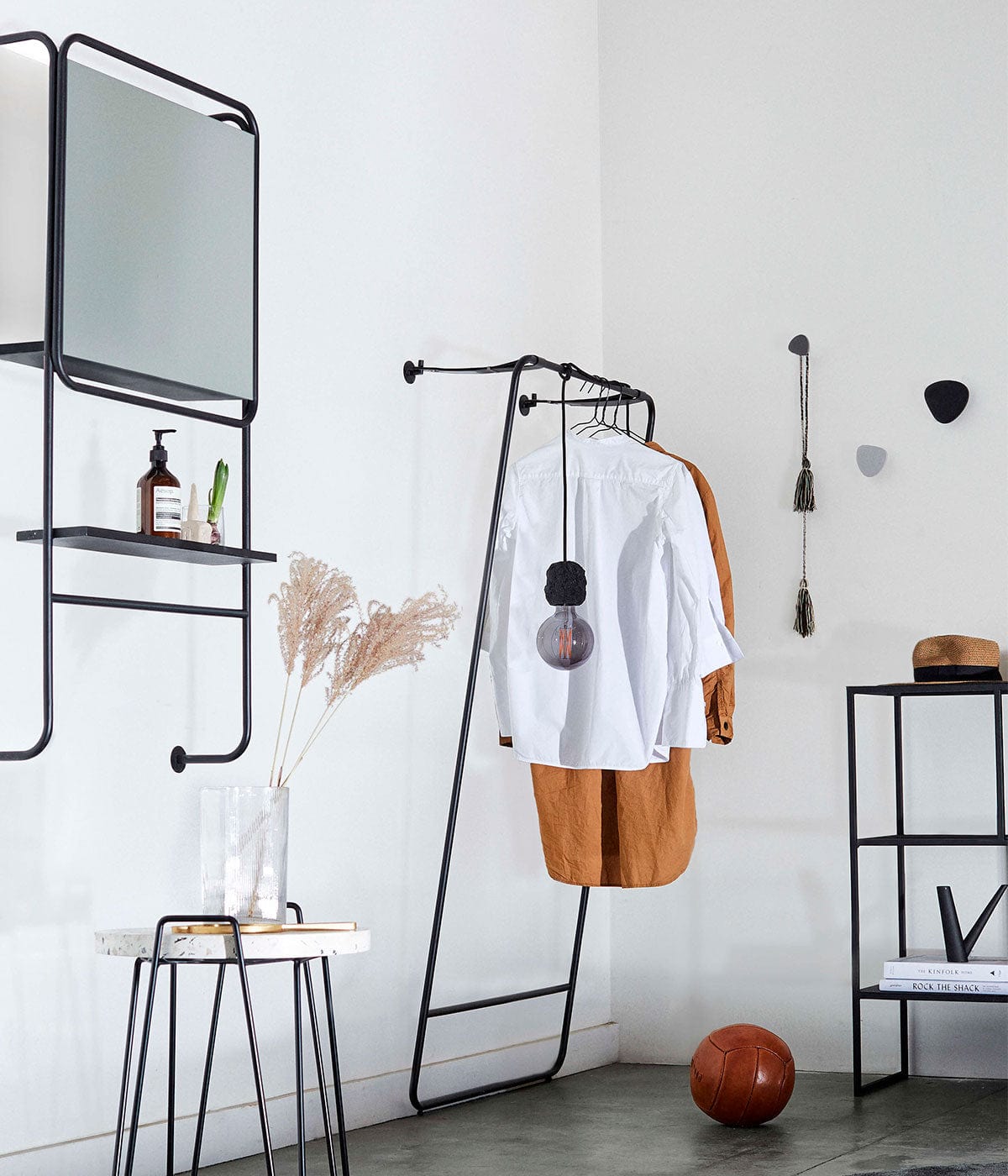 Καθρέφτης Με Ράφι Copenhagen - Μαύρο Μέταλλο Γυαλί W60 x H120 x D22 cm MUUBS