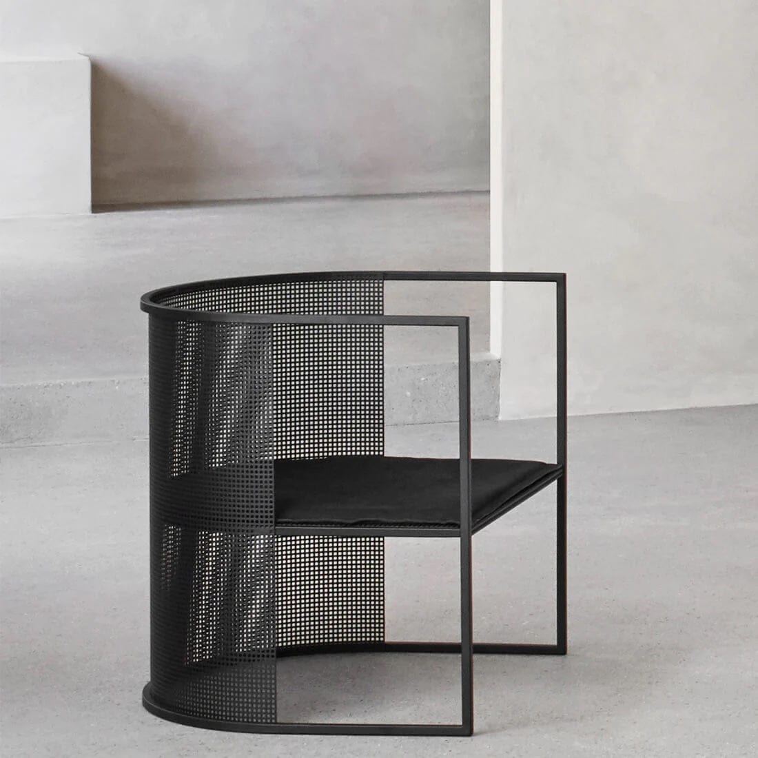 KRISTINA DAM studio Πολυθρόνα Πολυθρόνα Κήπου Bauhaus Lounge Chair Ανοξείδωτο Ατσάλι Μαύρο W64xL63xH67cm Kristina Dam Studio