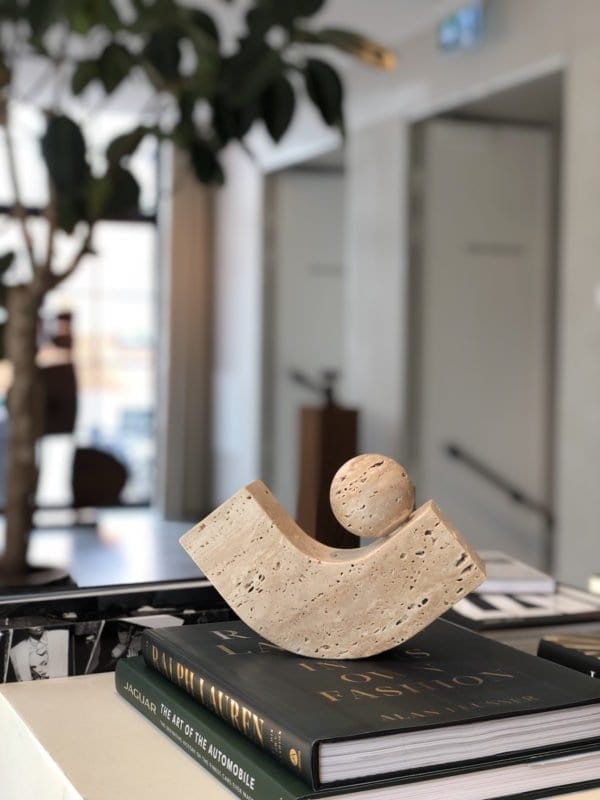 Hintsdeco Books Βιβλιοστάτης Βιβλιοστάτης Equi Tραβερτίνη Μπεζ 15×6×15 cm Hintsdeco