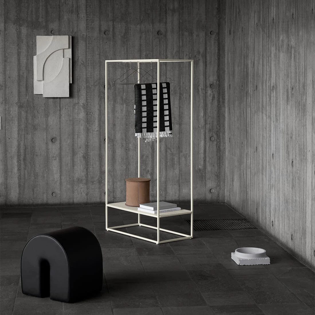 KRISTINA DAM studio Γλυπτό Γλυπτό τοίχου, Serif Relief, W42XL68XH8CM, Εκρού, Πεπιεσμένο χαρτί, KRISTINA DAM studio