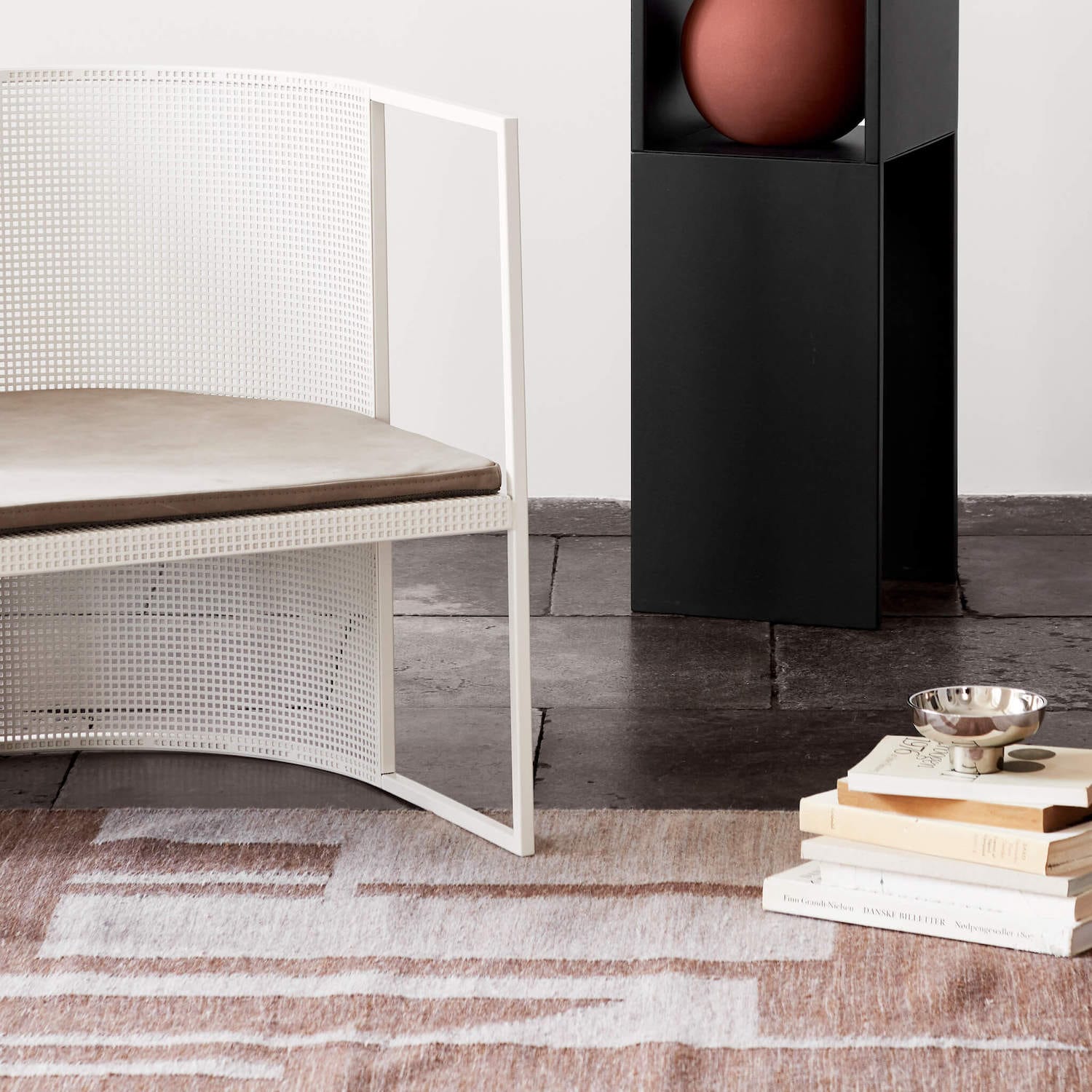 KRISTINA DAM studio Πολυθρόνα Πολυθρόνα Κήπου Bauhaus Lounge Chair Ανοξείδωτο Ατσάλι Υπόλευκο W64xL63xH67cm Kristina Dam Studio