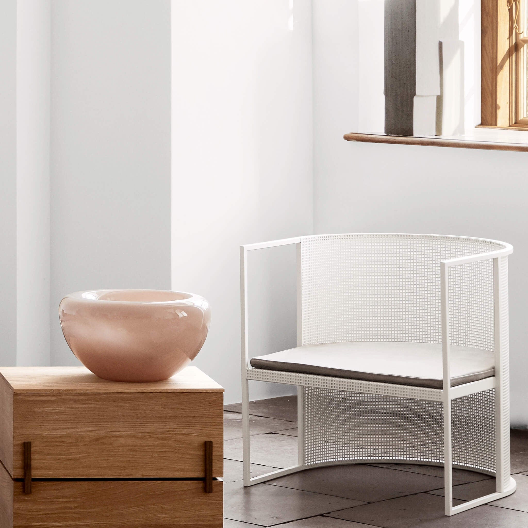 KRISTINA DAM studio Πολυθρόνα Πολυθρόνα Κήπου Bauhaus Lounge Chair Ανοξείδωτο Ατσάλι Υπόλευκο W64xL63xH67cm Kristina Dam Studio