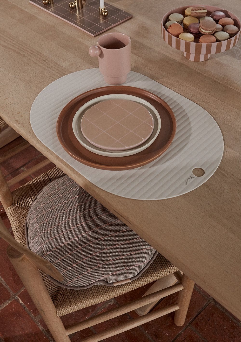 OYOY Διακοσμητική Πιατέλα Toppu Tray Κεραμική Πιατέλα-Τουρτιέρα με πόδι, Κάραμελ Ροζ, H9 Ø27cm OYOY
