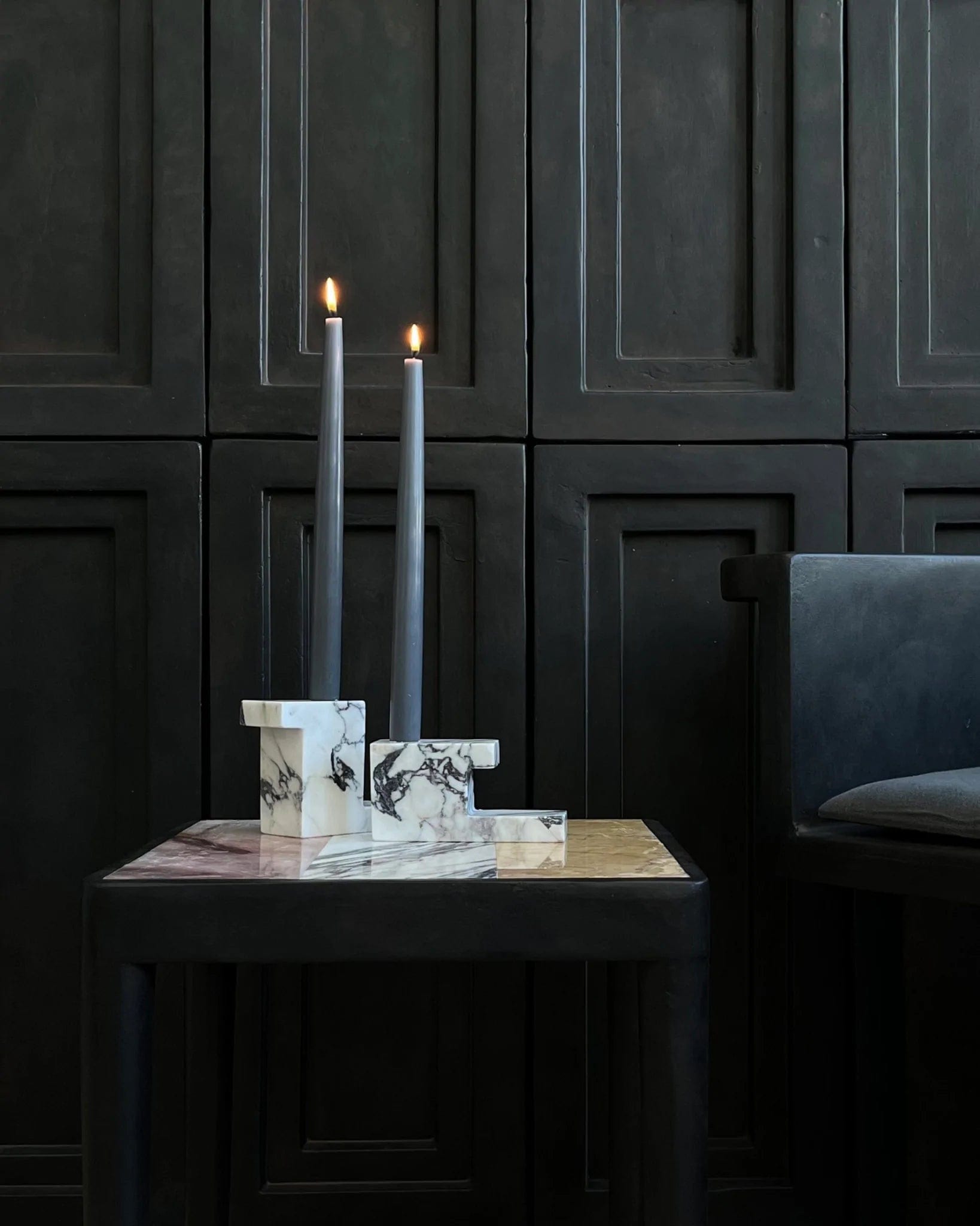 101 COPENHAGEN Τραπέζι Τραπέζι Tairu Table Striped Μάρμαρο Και Ινώδες Σκυρόδεμα Καφέ Σκούρο L38xW38xH45cm 101 COPENHAGEN