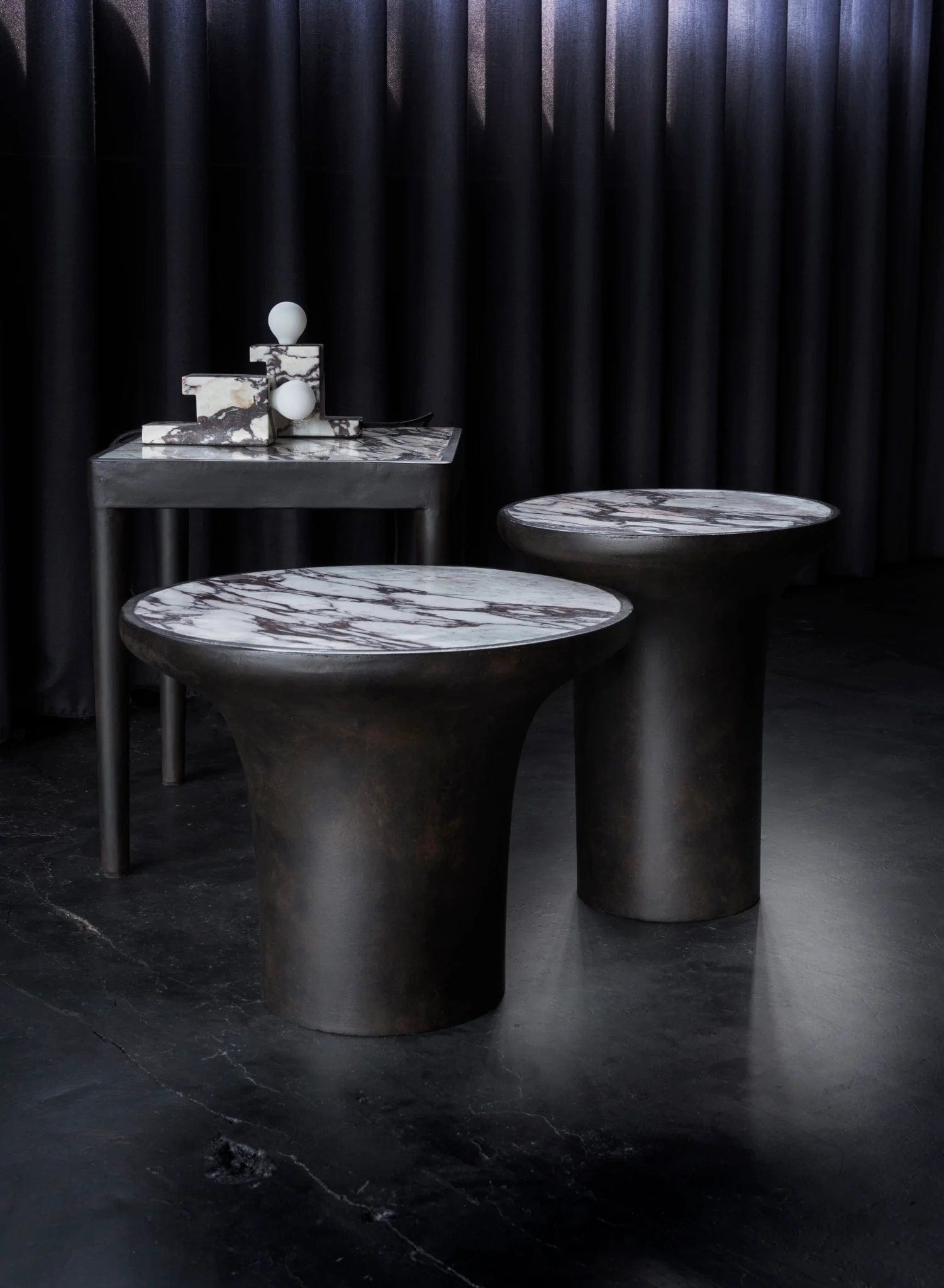 101 COPENHAGEN Τραπέζι Τραπέζι Tairu Table Calacatta Μάρμαρο Και Ινώδες Σκυρόδεμα Καφέ Σκούρο  L38xW38xH45cm 101 COPENHAGEN