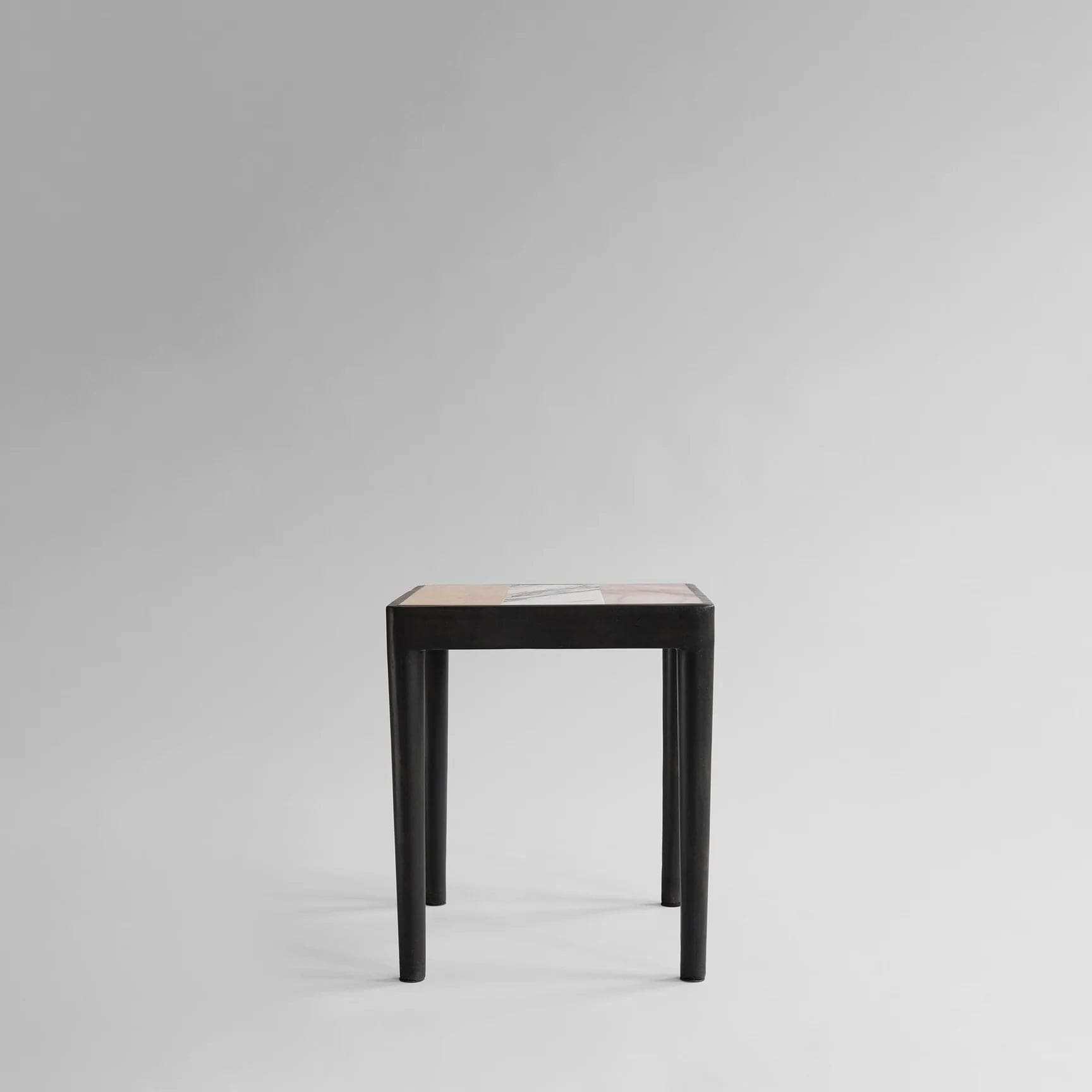 101 COPENHAGEN Τραπέζι Τραπέζι Tairu Table Striped Μάρμαρο Και Ινώδες Σκυρόδεμα Καφέ Σκούρο L38xW38xH45cm 101 COPENHAGEN