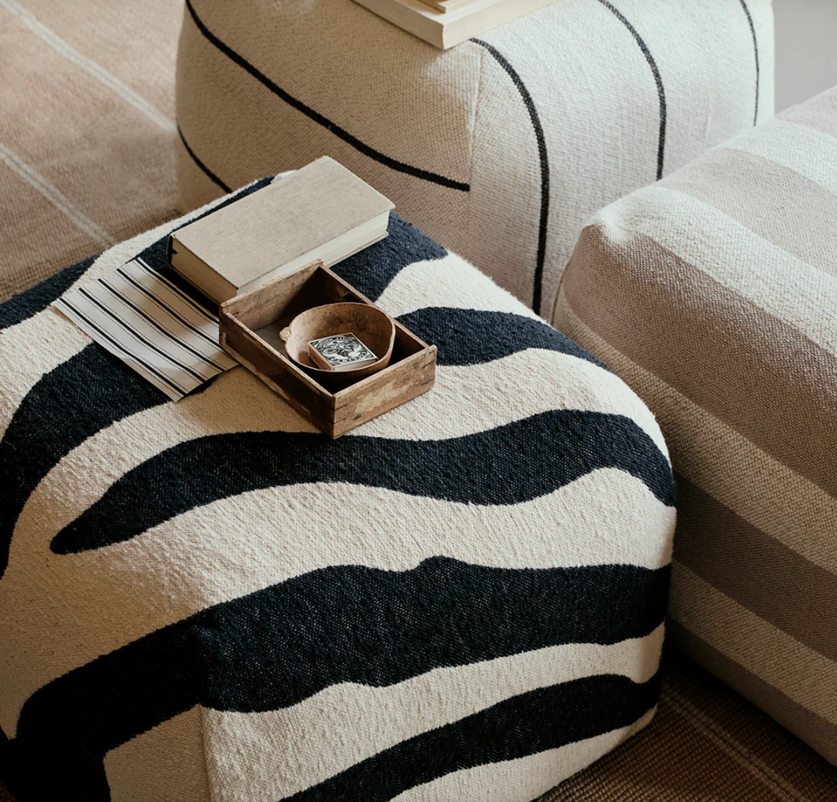 Πουφ Sigrid Ριγέ Μπεζ/ Off White  75% Βαμβάκι/ 25% Λινό W50 x D50 x H38cm Broste Copenhagen
