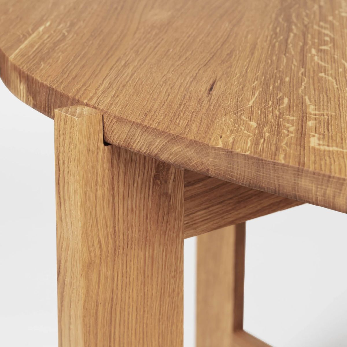 KRISTINA DAM studio table Τραπεζαρία Collector Μασίφ Δρυς Ø120x74cm KRISTINA DAM