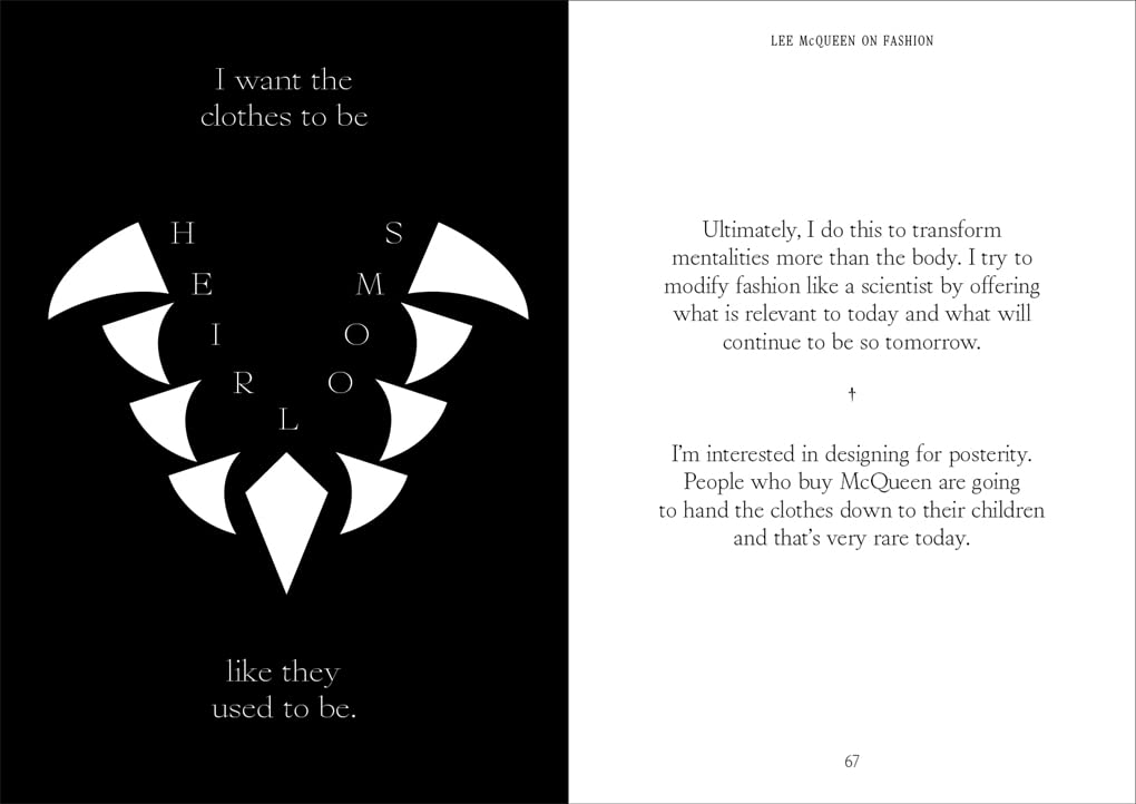 Hintsdeco Books Βιβλίο Τέχνης Βιβλίο Τέχνης The World According to Alexander McQueen Μαύρο 12,5×2,2×18 cm Hintsdeco