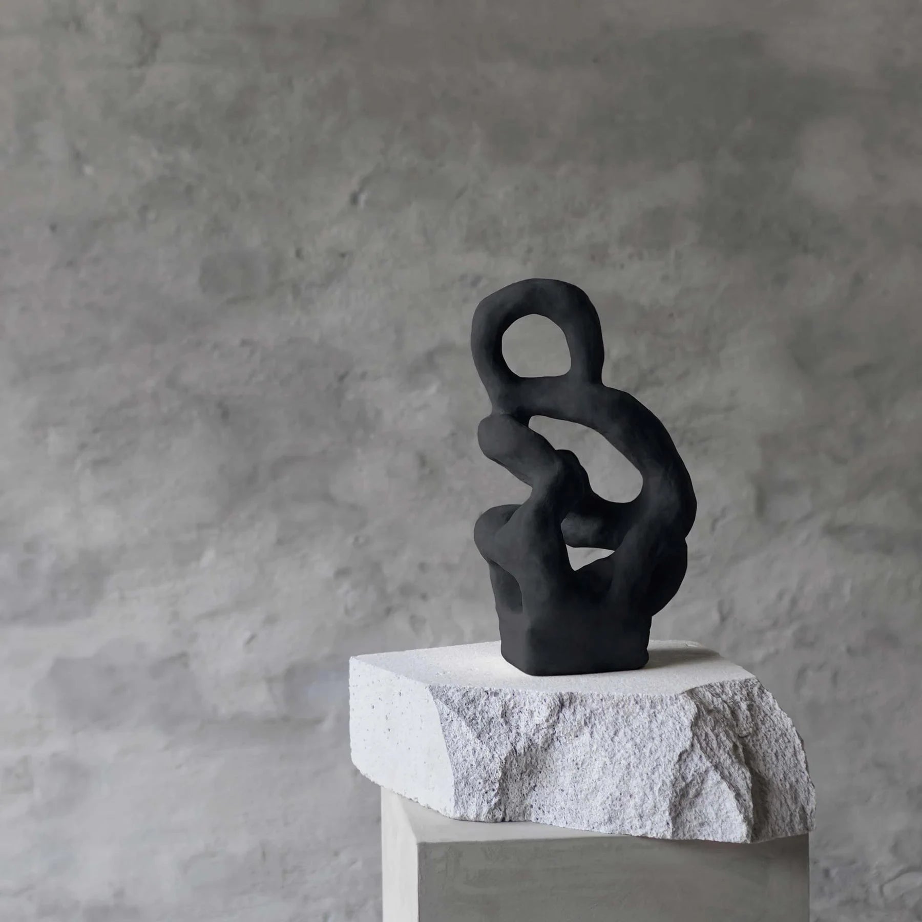 METTE DITMER Γλυπτό Διακοσμητικό Γλυπτό Art Piece - Πέτρα Ρητίνης Μαύρο W19 x L14 x H32 cm METTE DITMER