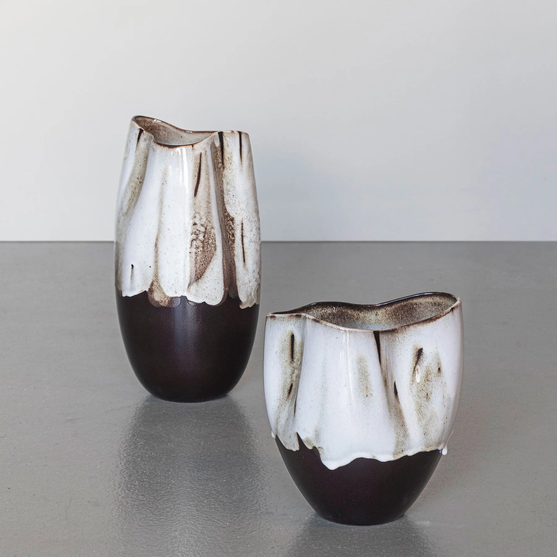 Βάζο By Hand Curve Large - Κεραμικό Καφέ Off-White Ø18 x H38,5 cm METTE DITMER
