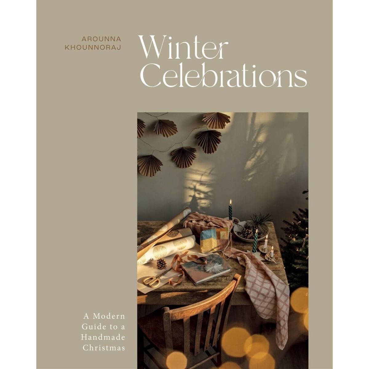 Hintsdeco Books Βιβλίο Τέχνης Βιβλίο Τέχνης Winter Celebrations Γκρι/Μπεζ 21×2×26 cm Hintsdeco