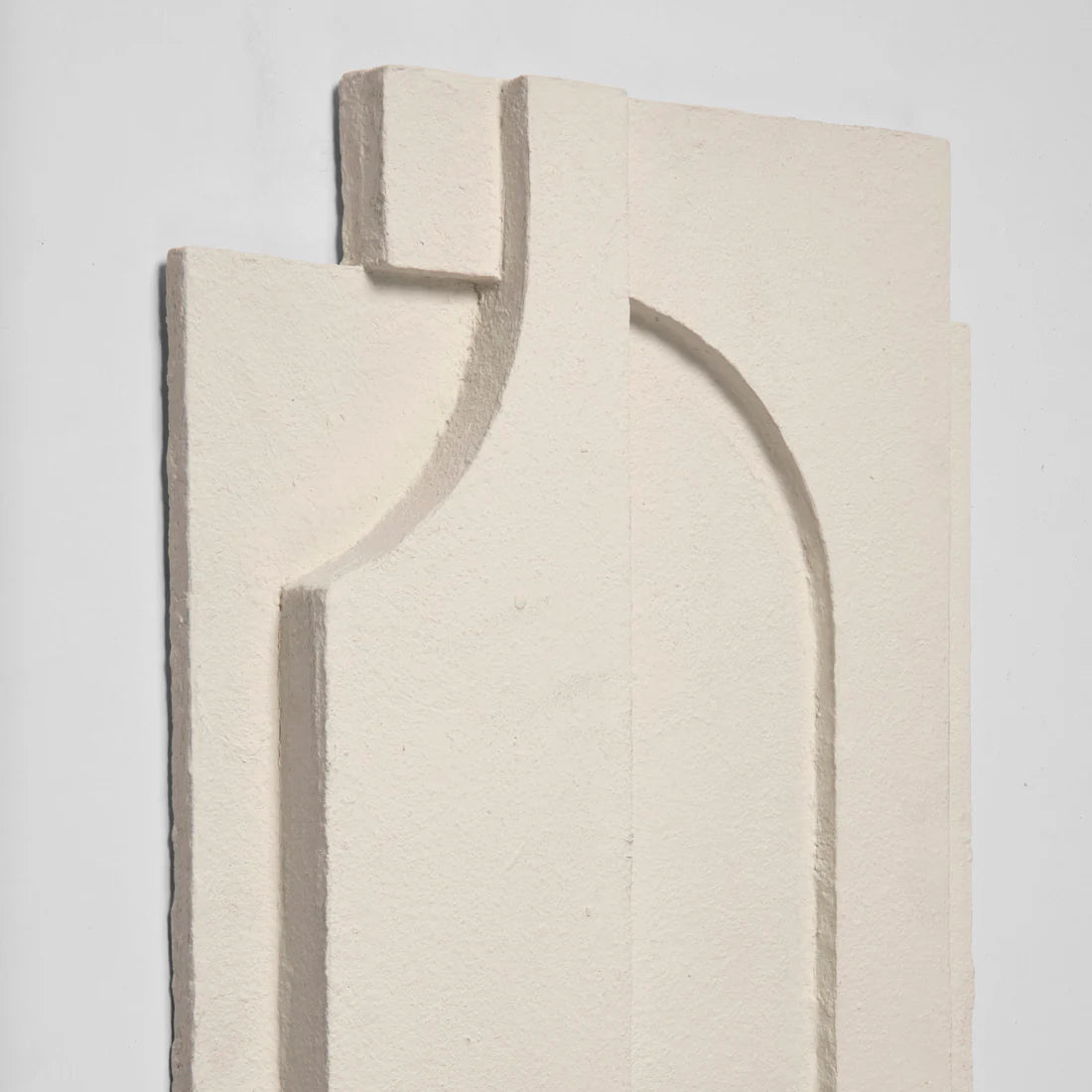 Γλυπτό Tοίχου Serif Relief L  Εκρού Cotton Pulp W45 x D6 x H113 cm KRISTINA DAM studio