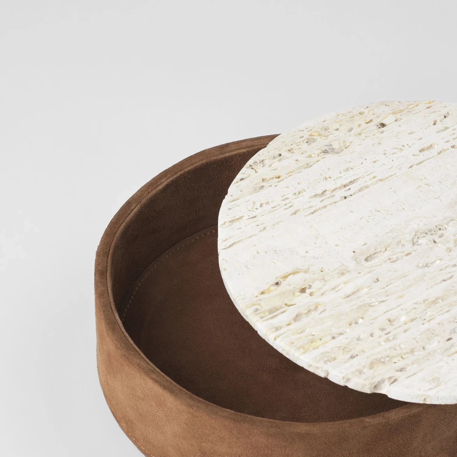 KRISTINA DAM studio Καλάθι αποθήκευσης Κουτί Αποθήκευσης Suede Box L - Τραβερτίνη Σουέντ Μπεζ Ταμπά Ø20 x H7,5 cm KRISTINA DAM studio