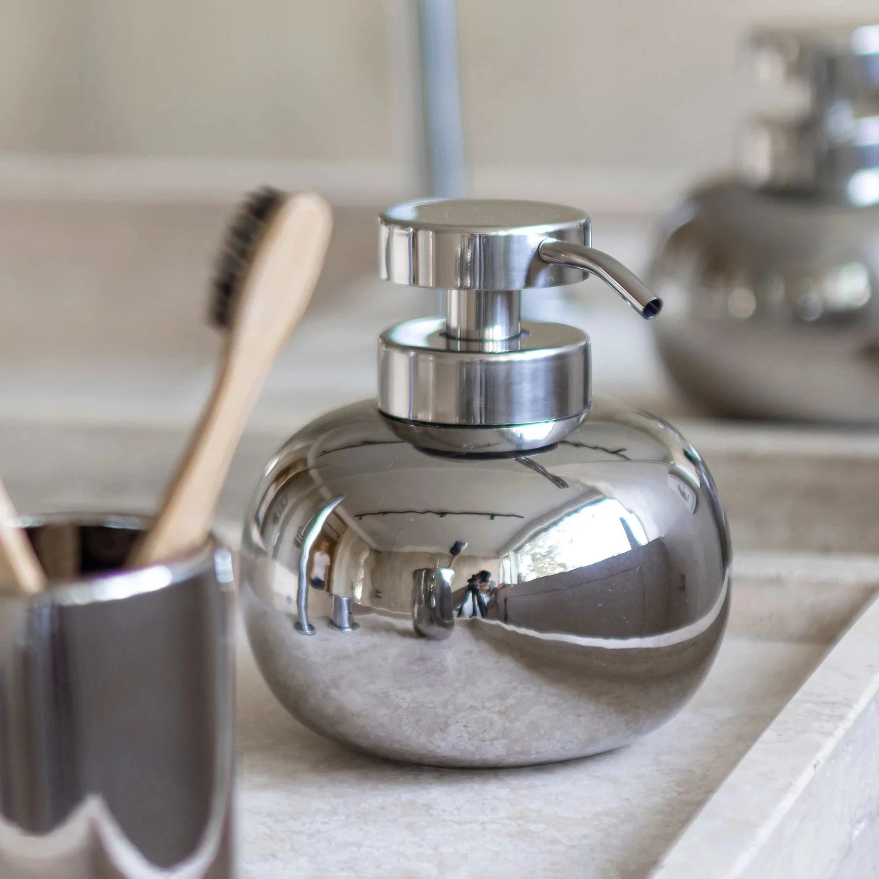 METTE DITMER Dispenser Dispenser Για Υγρό Σαπούνι LOTUS Low Κεραμικό - Μεταλλική Αντλία Ασημί Ø11 x H13 cm METTE DITMER