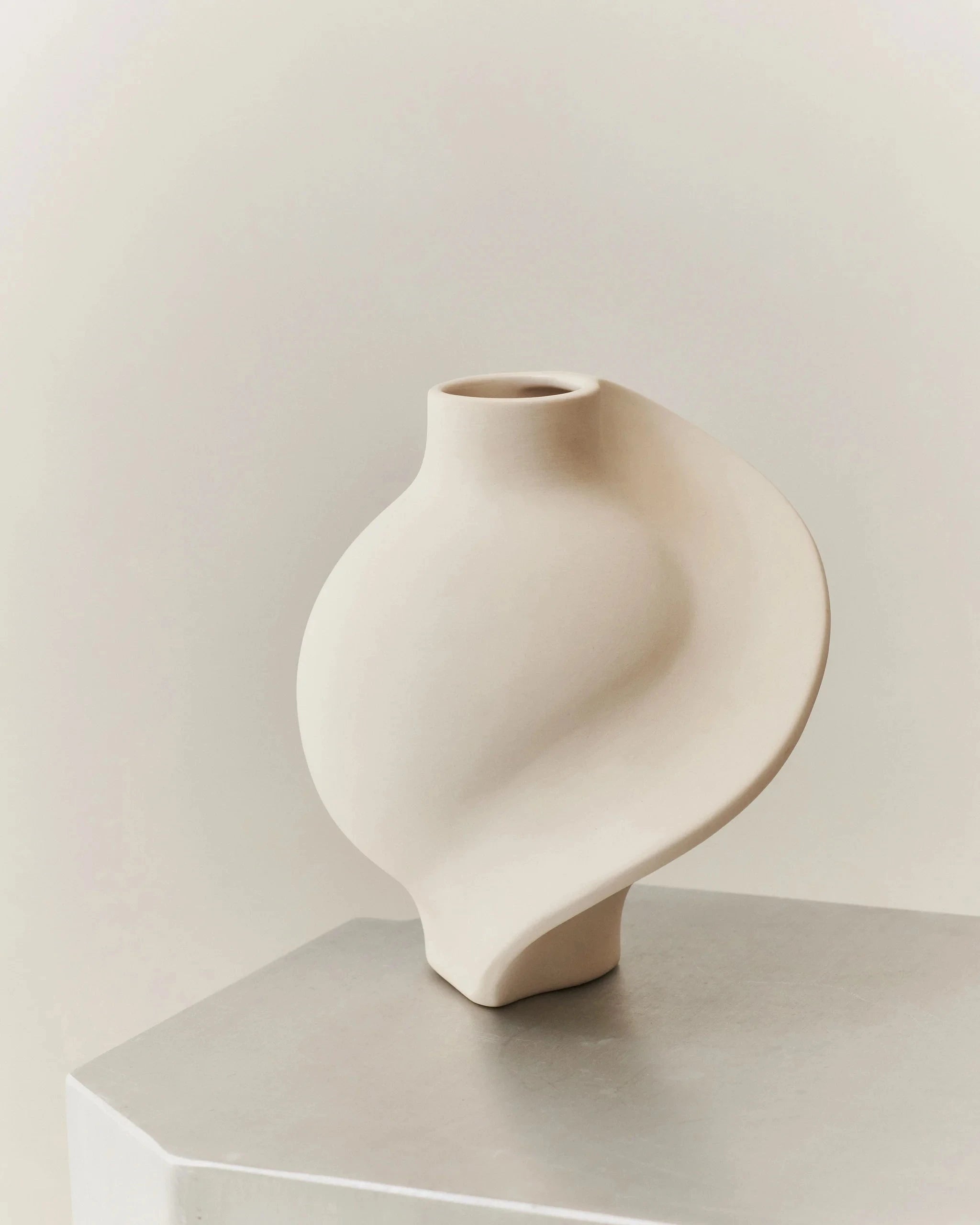 Κεραμικό Βάζο Ceramic Pirout 01  / Λευκό Ø7-Ø21 / H22 CM LOUISE ROE