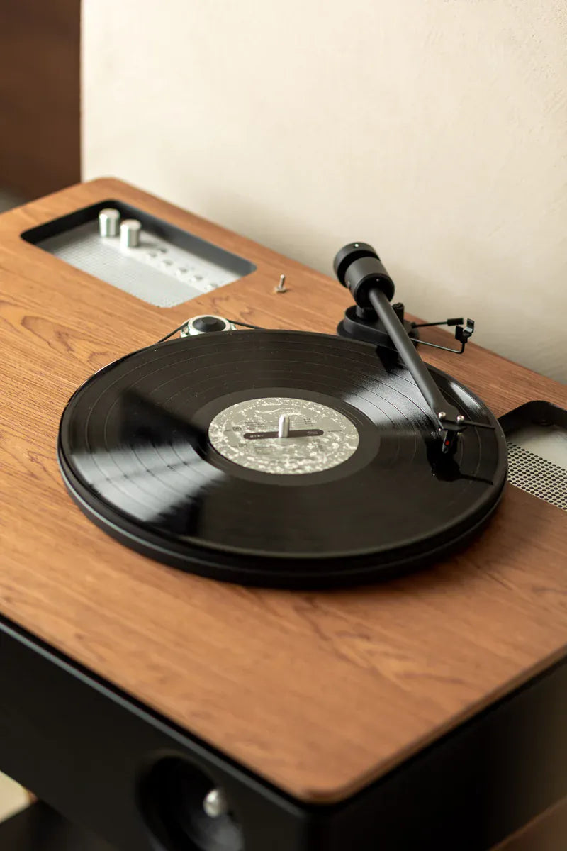LX Turntable Connect Walnut της La Boite concept, ηχοσύστημα Hi-Fi με ενσωματωμένο πικάπ σε φινίρισμα καρυδιάς
