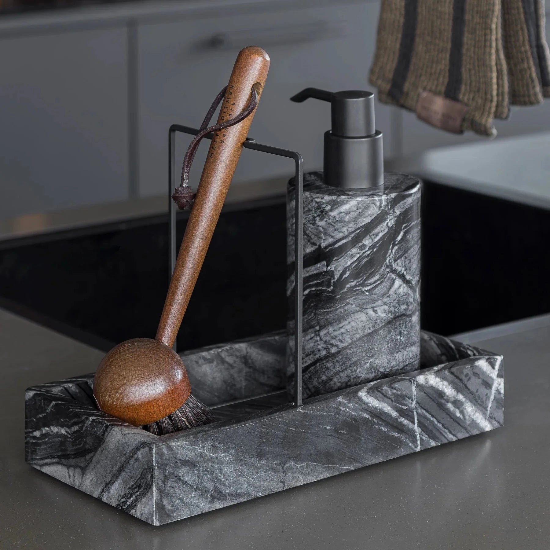 METTE DITMER Dispenser Dispenser Για Υγρό Σαπούνι Marble Tall - Μάρμαρο Μαύρο Γκρι - ABS Αντλία Μαύρη W7,5 x L7,5 x H17,5 cm METTE DITMER
