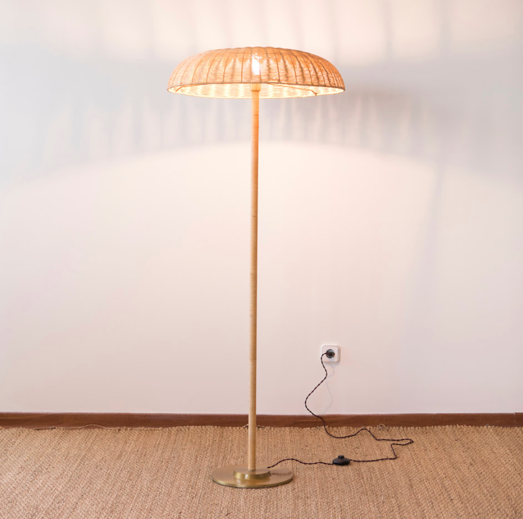 HINTSDECO Φωτιστικό Δαπέδου Φωτιστικό Δαπέδου BALZAC Rattan/Brass 30x30xH145cm Αμπαζούρ 65x65x20cm cm E27 Max60W Hintsdeco Collection