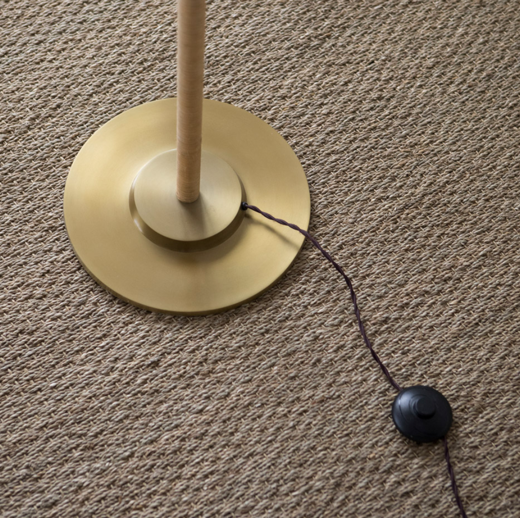 HINTSDECO Φωτιστικό Δαπέδου Φωτιστικό Δαπέδου BALZAC Rattan/Brass 30x30xH145cm Αμπαζούρ 65x65x20cm cm E27 Max60W Hintsdeco Collection