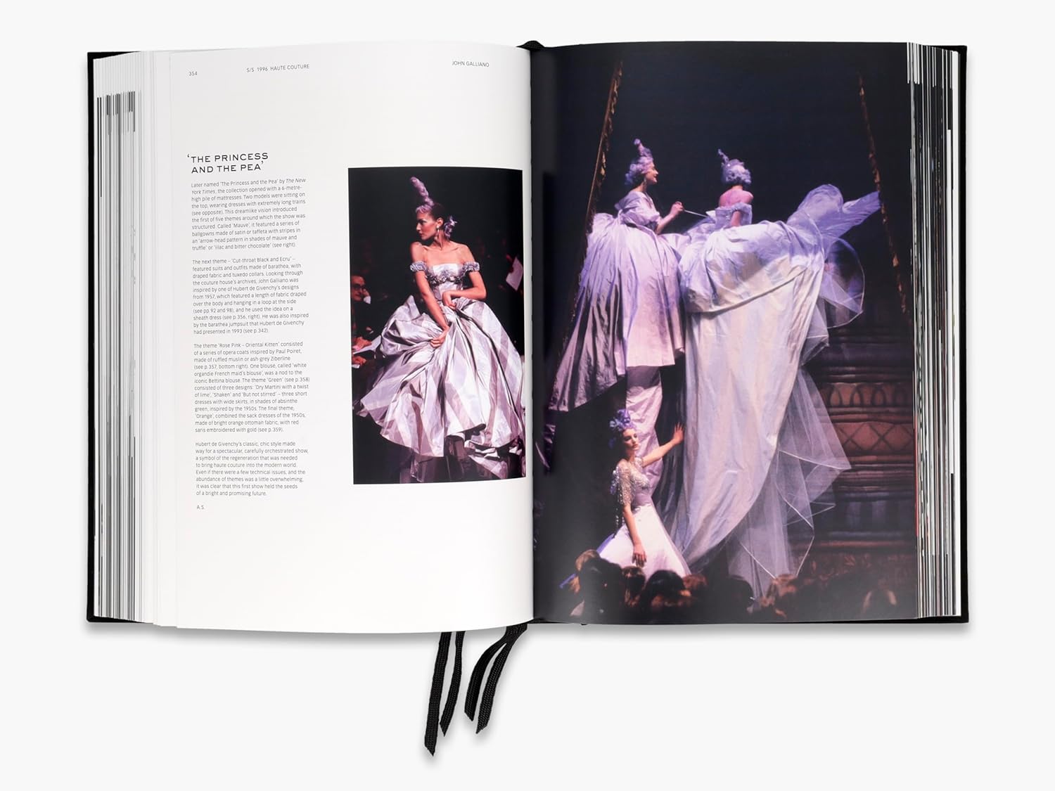 Hintsdeco Books Βιβλίο Τέχνης Βιβλίο Τέχνης Givenchy Catwalk Μαύρο 19,5×5×28,5 cm Hintsdeco