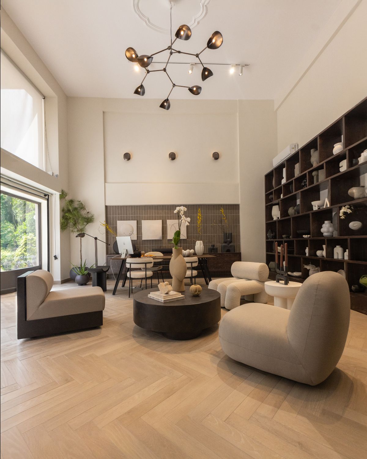 Σύνθεση σκανδιναβικών αντικειμένων στο showroom Hintsdeco