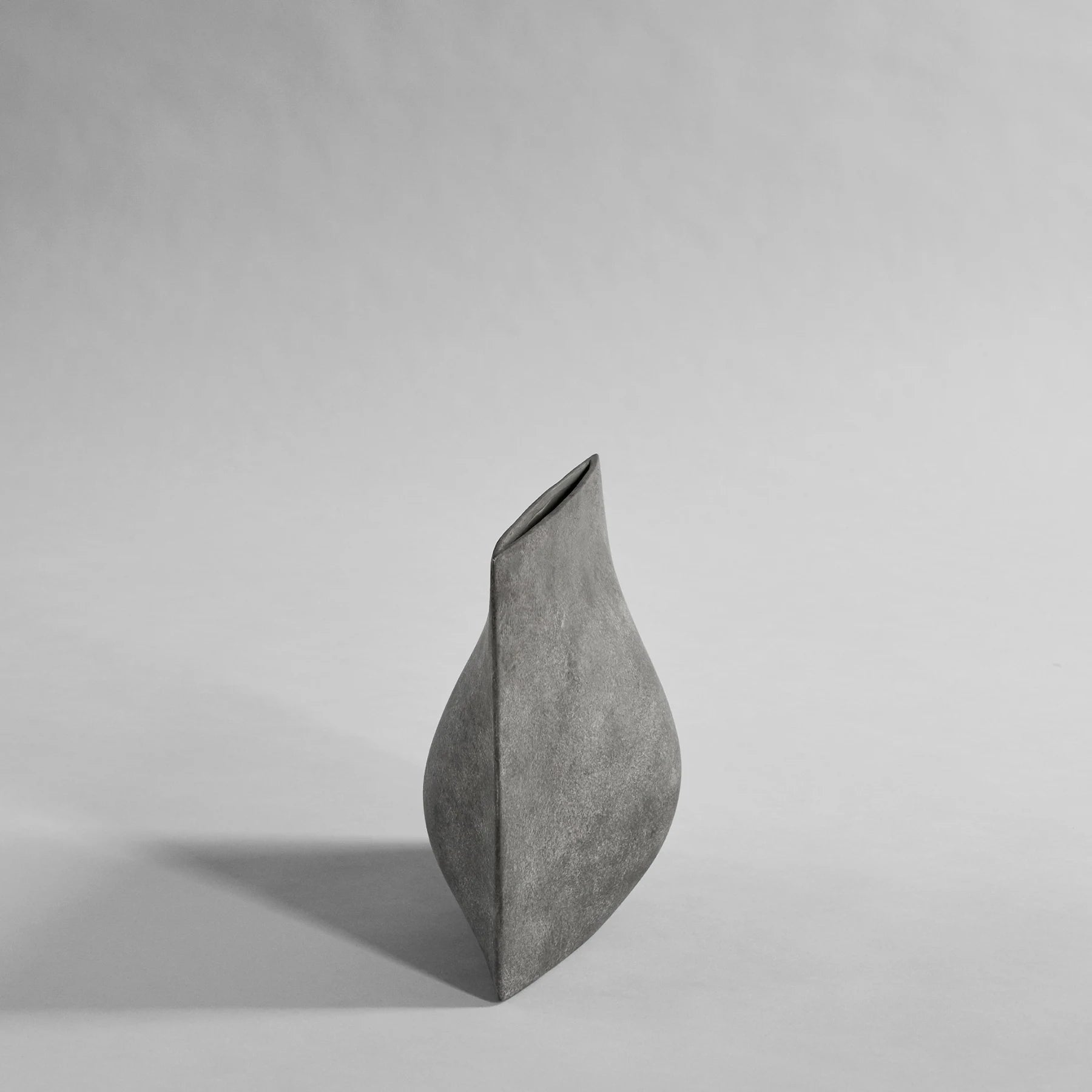 101 COPENHAGEN Βάζο Διακοσμητικό Βάζο Origami Mini Κεραμικό Γκρι H25cm x W13,5cm x L25cm 101 COPENHAGEN