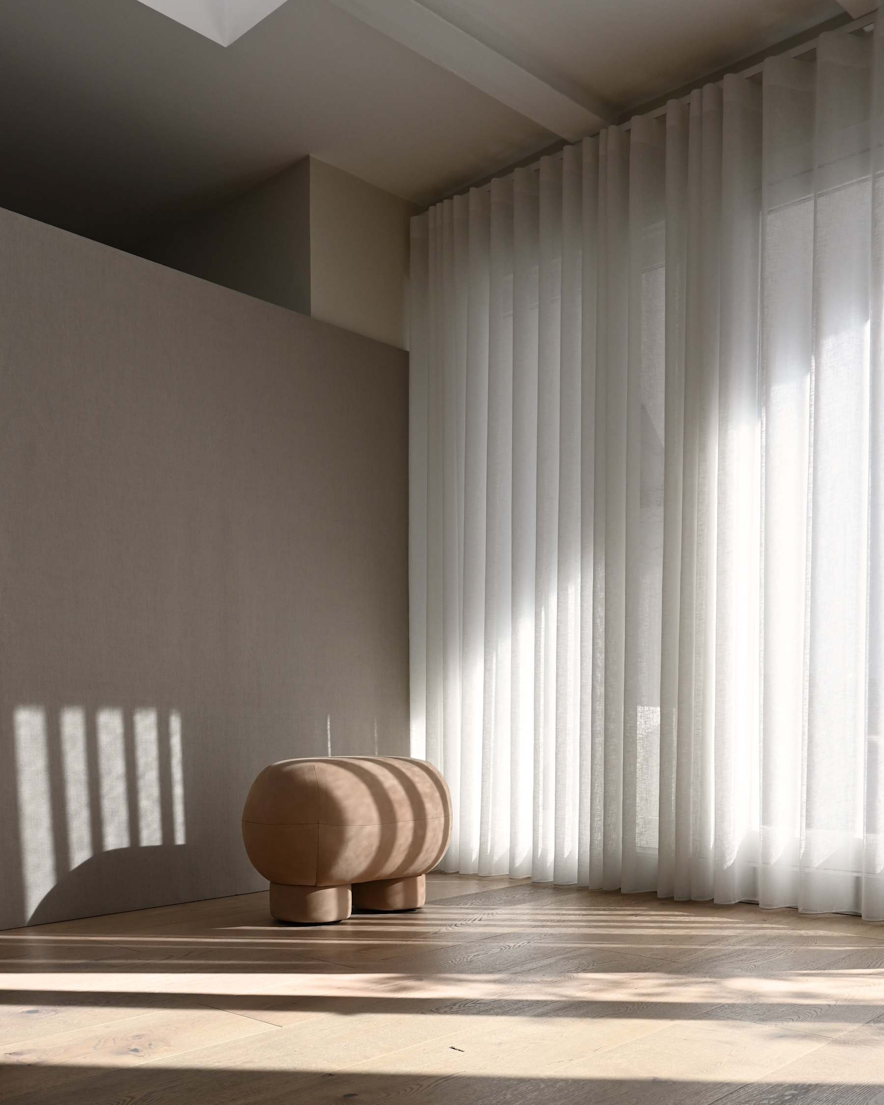 Πάγκος Big Foot Petit - Δέρμα Nubuck H47 x W40 x L70 cm 101 COPENHAGEN