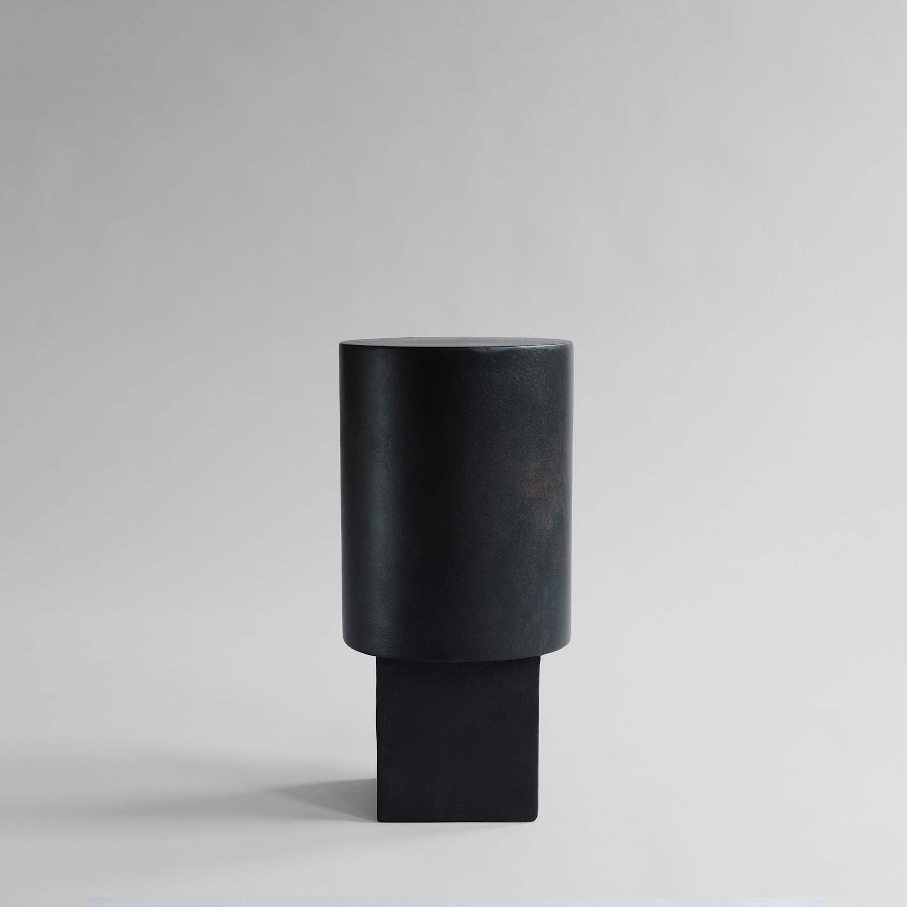 Βοηθητικό Τραπέζι Column Table - Ινώδες Σκυρόδεμα Σκούρο Καφέ H50 x W25 x L25 cm 101 COPENHAGEN