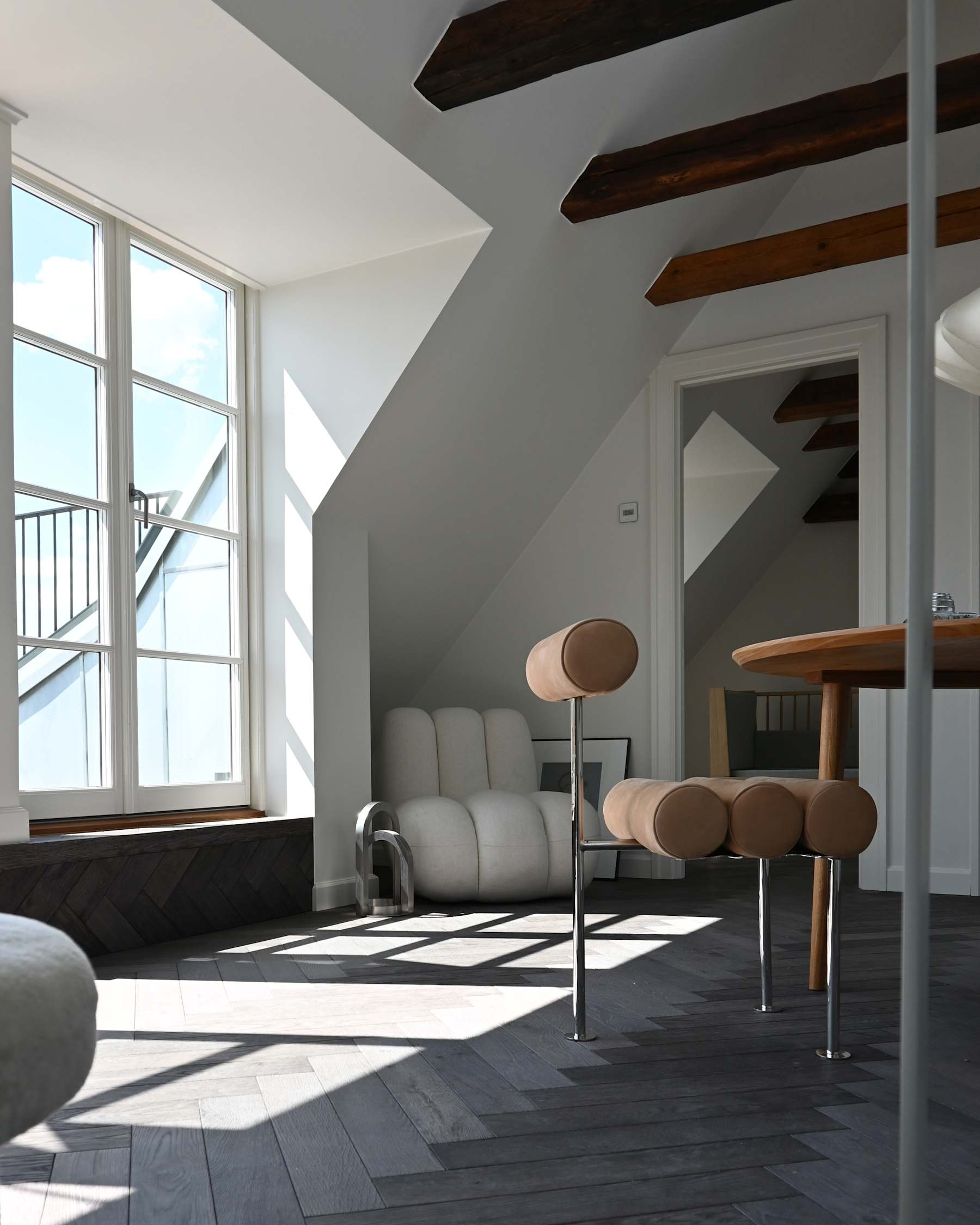 101 COPENHAGEN Καρέκλα Καρέκλα Τραπεζαρίας Hiro Ανοξείδωτο Ατσάλι  / Δέρμα Nubuck L42 x W55 x H76 cm 101 COPENHAGEN