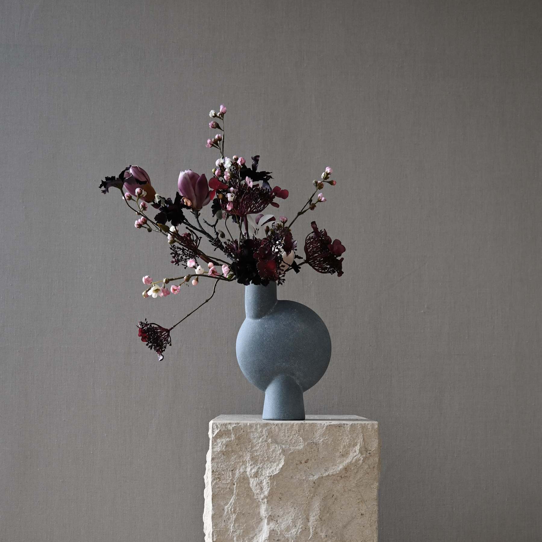 Vase, Sphere Bubl, Medio, Dark Grey, Ceramic, Height 26cm x Width 18cm x Base 8cm, 101 COPENHAGEN