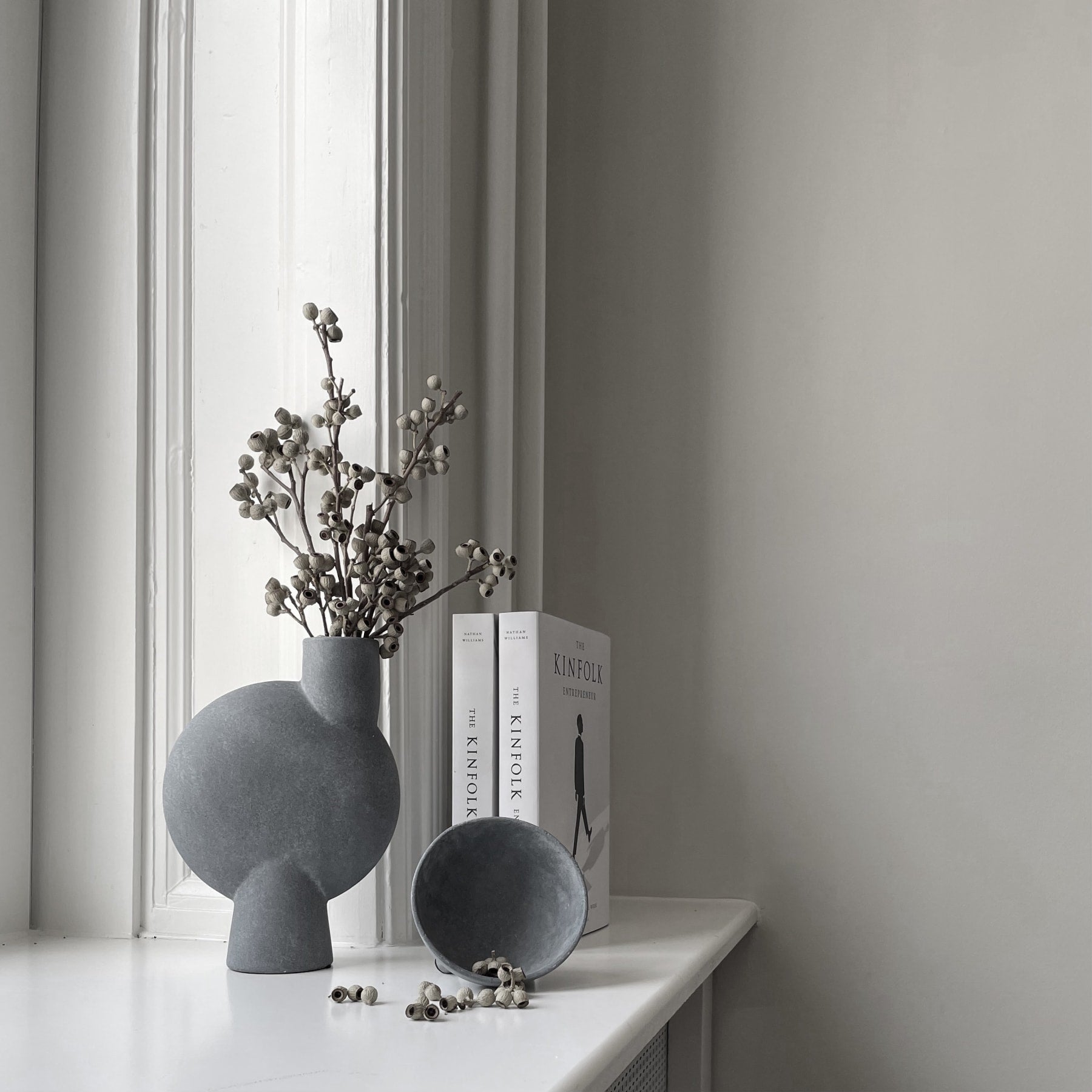 Vase, Sphere Bubl, Medio, Dark Grey, Ceramic, Height 26cm x Width 18cm x Base 8cm, 101 COPENHAGEN