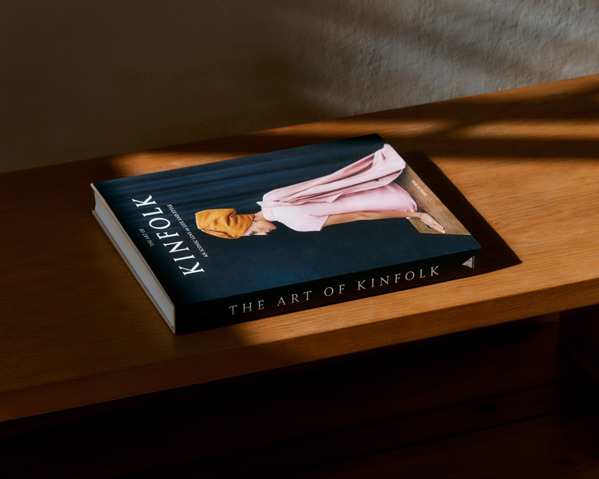 Hintsdeco Books Βιβλίο Τέχνης Βιβλίο Τέχνης The Art of Kinfolk Μπλε Pages 320 27.5 x 3.2 x 34 cm Hintsdeco