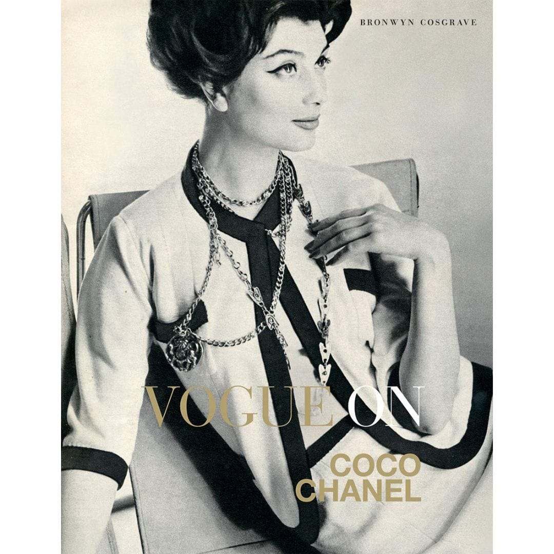 Hintsdeco Books Βιβλίο Τέχνης Βιβλίο Τέχνης Vogue On: Coco Chanel Χρυσό/Ασπρόμαυρο 16×2×21,5 cm Hintsdeco