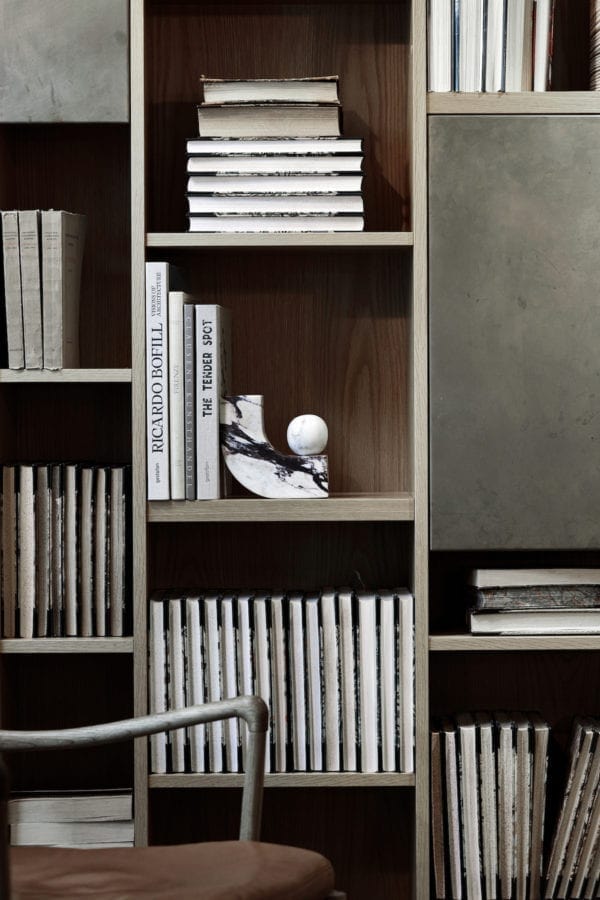 Hintsdeco Books Βιβλιοστάτης Βιβλιοστάτης Equi Μάρμαρινός (Calacatta) Άσπρο/Μαύρο/Καφέ 15×6×15 cm Hintsdeco