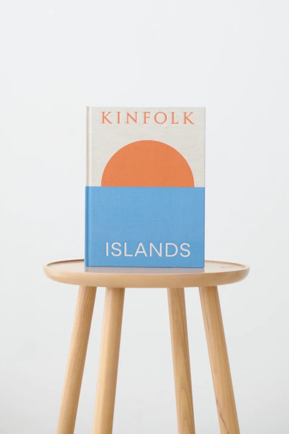 Hintsdeco Books Βιβλίο Τέχνης Βιβλίο Τέχνης Kinfolk Islands Πορτοκαλί/Γαλάζιο 20,5×2,5×27,5cm cm Hintsdeco