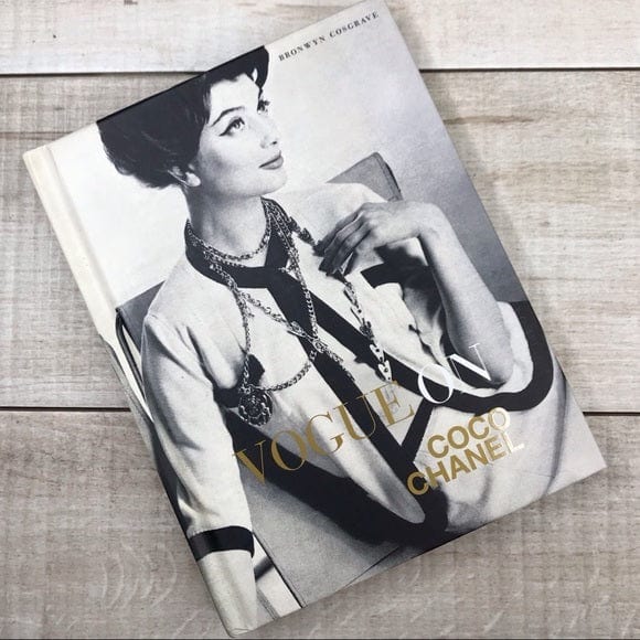 Βιβλίο Τέχνης Vogue On: Coco Chanel Χρυσό/Ασπρόμαυρο 16×2×21,5 cm Hint